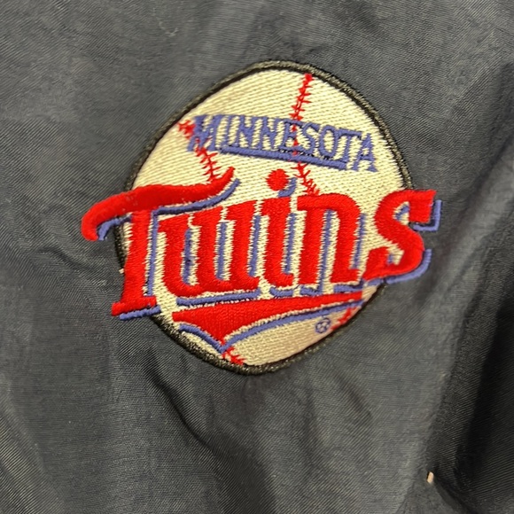 selling because it hasn’t been worn - Picture 2 of 3